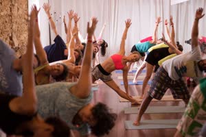 Portugal: Aula de Yoga Alargada na Comunidade Hindu – com Rita Cachaço – Lisboa